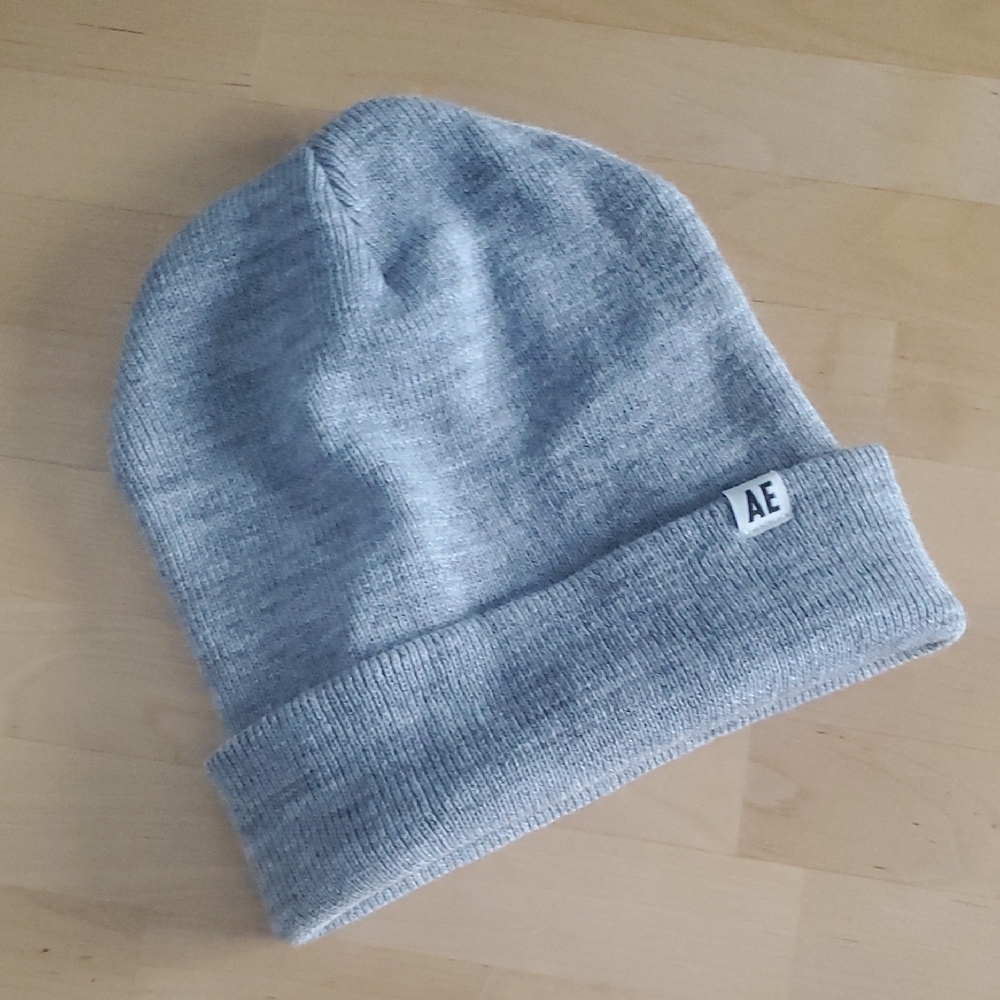American Eagle Gray Knit Beanie NWOT Cozy Winter Hat Streetwear